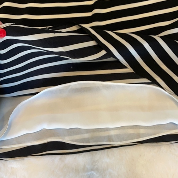 FRENCH CONNECTION Women’s cold shoulder drop sleeve dress. Size L stripes bk/wt - Picture 4 of 7